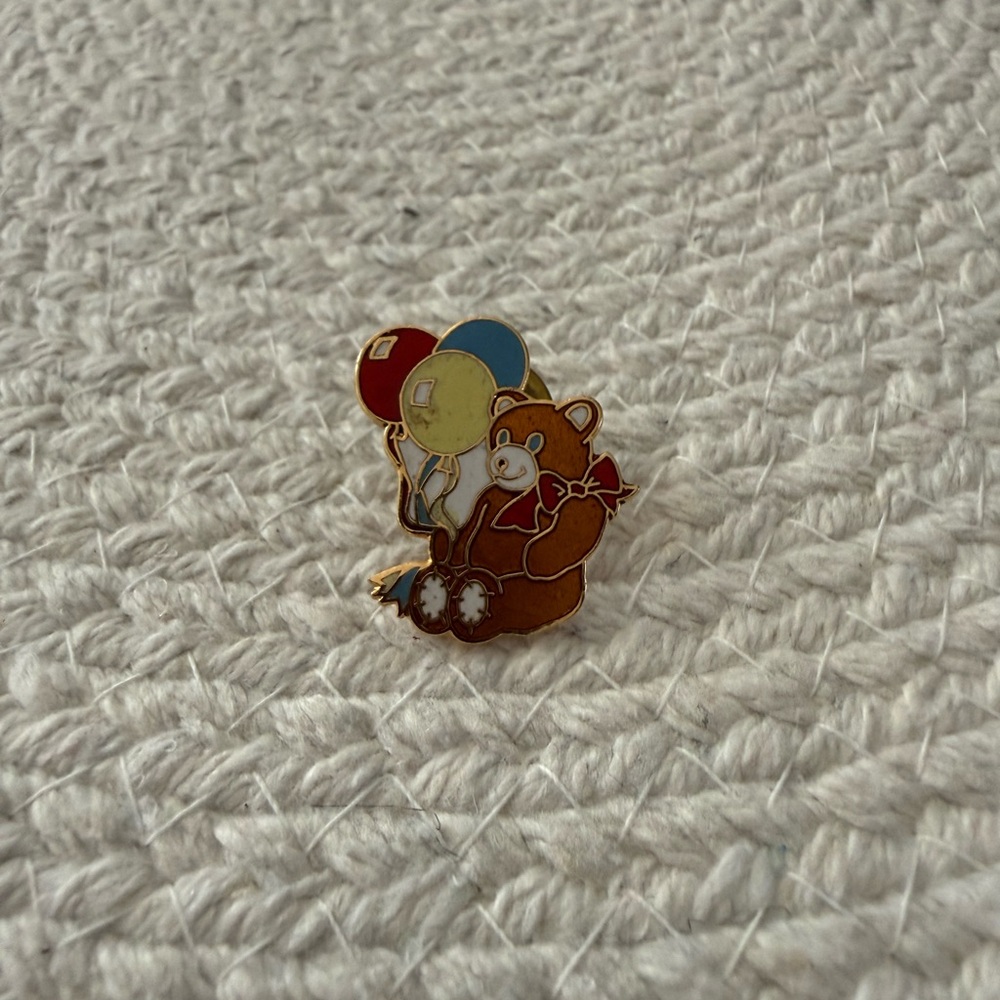 Sandler Gold-Tone Bear Pin